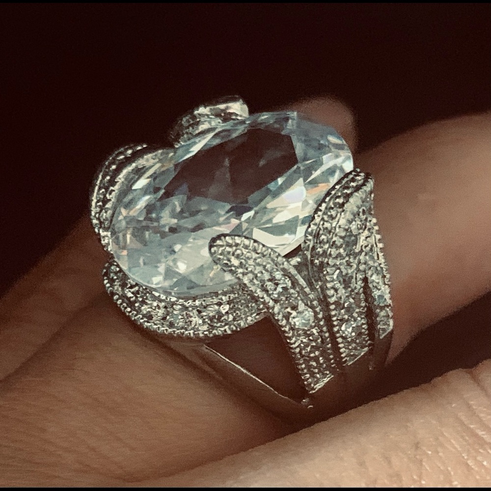 HUGE OVAL RHINESTONE RING 7